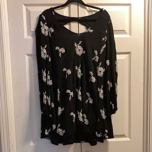 Free people embroidered tunic unsure of size M/L